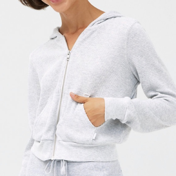 TNA ZIP UP SWEATER!🤍🎄 - Picture 2 of 6